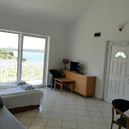 Tepli Bok Apartment Primošten