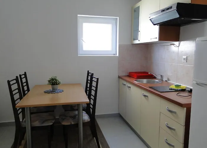 Tepli Bok Apartment Primosten