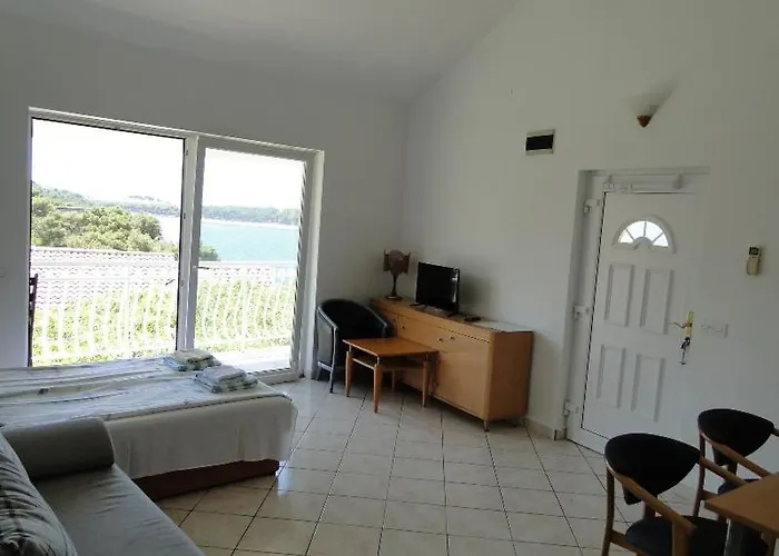 Tepli Bok Apartment Primosten