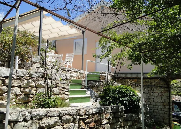 Tepli Bok Apartment Primosten