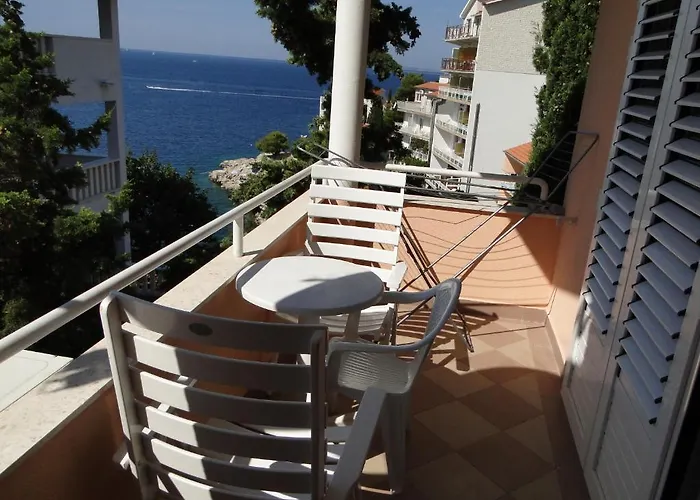 Tepli Bok Apartment Primosten